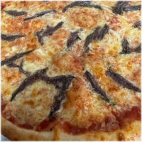 Tomatensaus, kaas en ansjovis